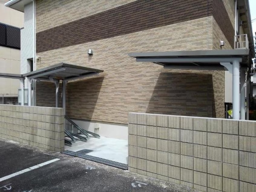 駐輪場 エスパシオコモード山本南