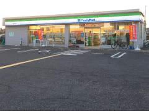 ファミリーマート(コンビニ)まで106m カ－サミガタ