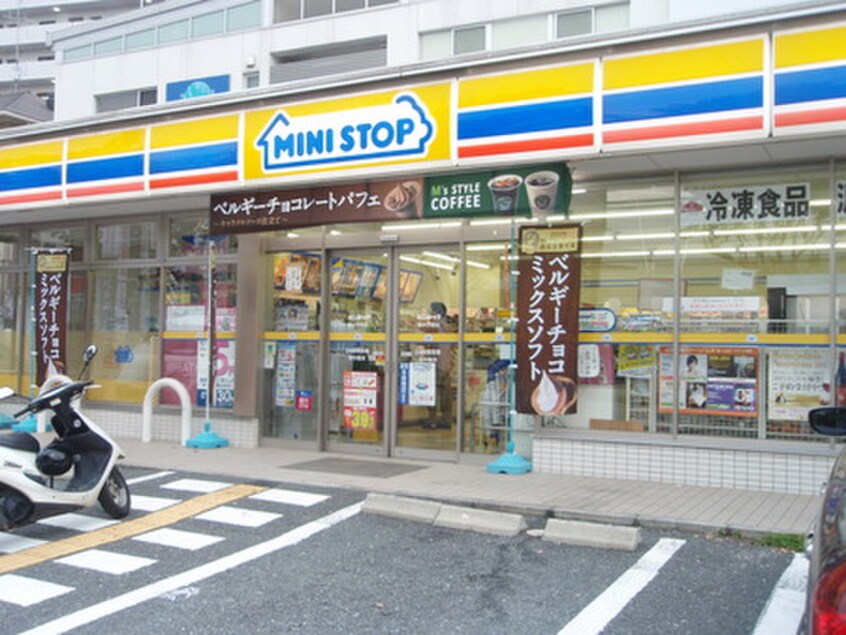 ミニストップ　豊中少路店(コンビニ)まで238m アクアライブラ