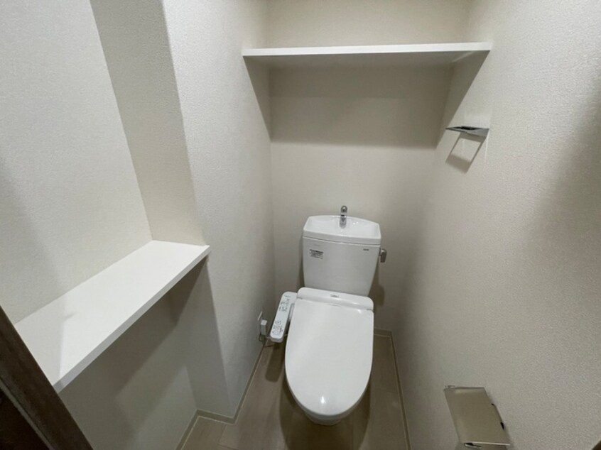 トイレ ﾌﾟﾚｻﾝｽ大国町ｱﾄﾞﾛｯｿ(1104)