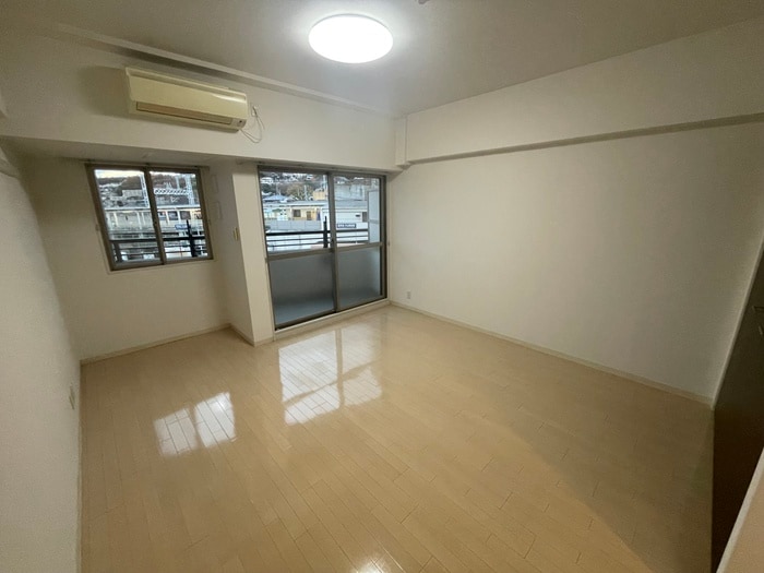 居室 シオン中山