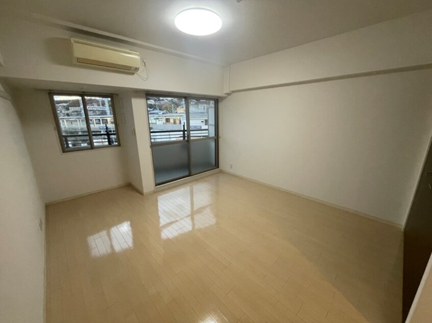 居室 シオン中山