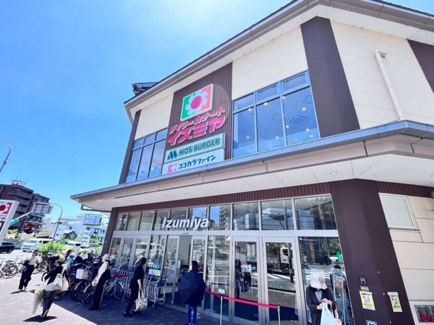 イズミヤ堀川丸太町店(スーパー)まで180m ハイツクリオネ