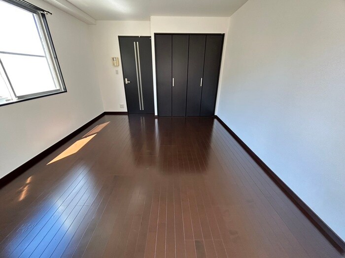 居室 BRVEGHEL（ﾌﾞﾘｭｰｹﾞﾙ）