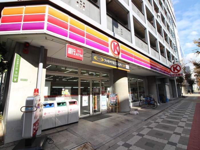 サークルK(コンビニ)まで77m エスヴェール北梅田