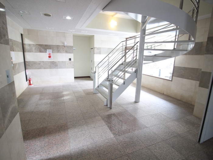 エントランス部分 ラ・ミ－ユ甲東園