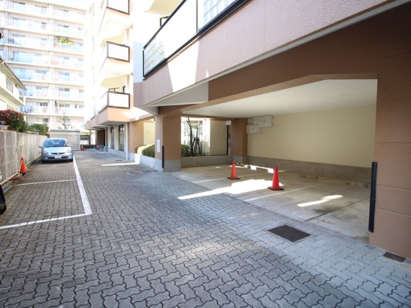 駐車場 ラ・ミ－ユ甲東園