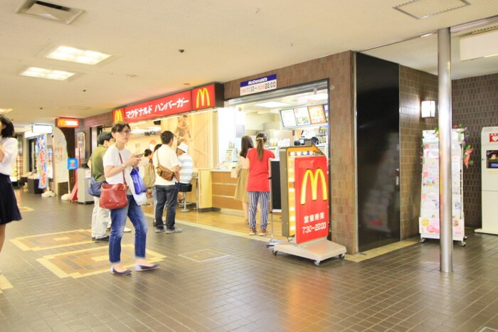 マクドナルド(ファストフード)まで857m リアライズ緑地公園