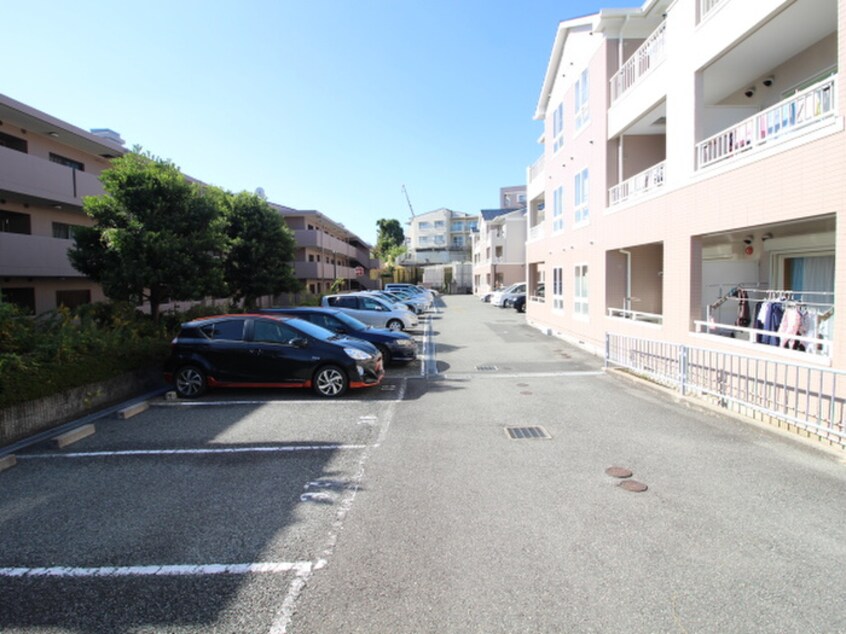 駐車場 エーデル雲雀丘二番館