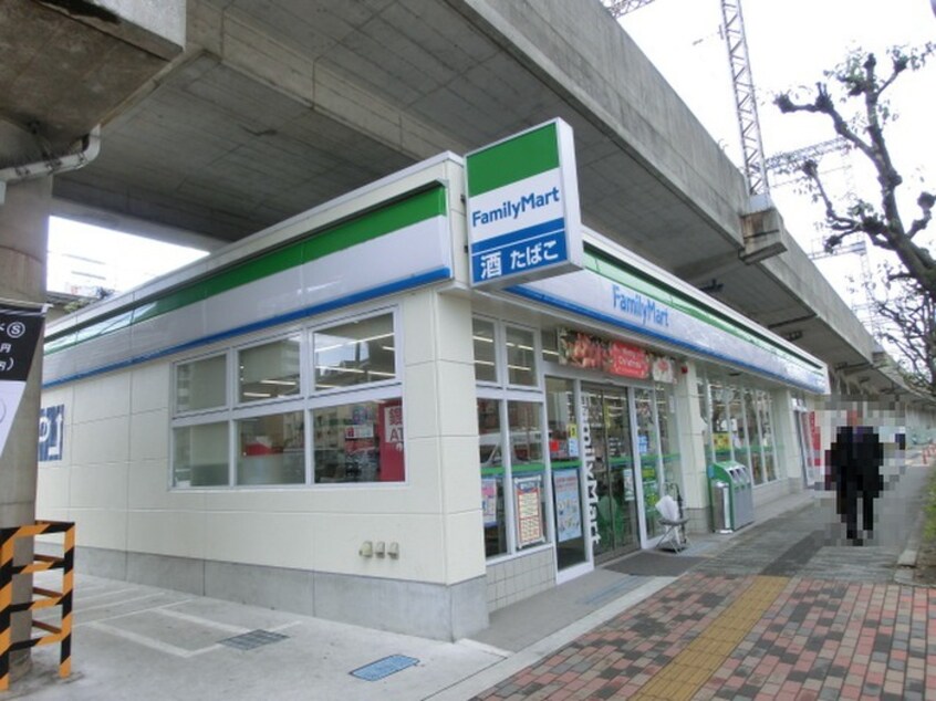ファミリーマート八尾桜ケ丘1丁目店(コンビニ)まで167m 太田コーポラス