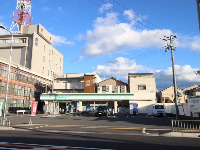 ファミリーマート 岸和田南町店(コンビニ)まで600m グランパルクコ－ズ