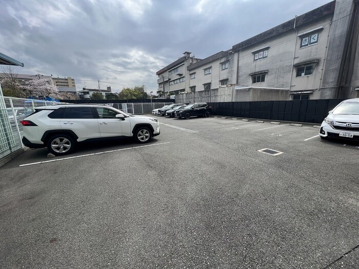 駐車場 エレメンタリ－プレイス