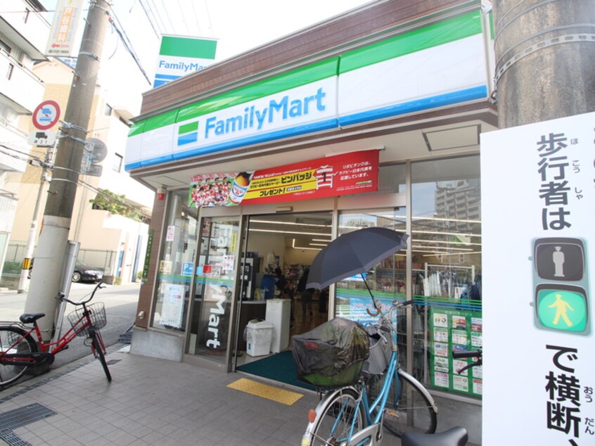 ファミリーマート阪急中津駅前店(コンビニ)まで230m NORTH VILLAGE伍番館