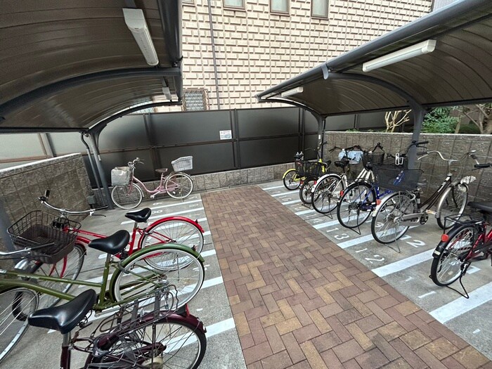 駐輪場 レジデンス八楽