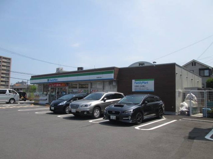 ファミリーマート(コンビニ)まで360m シャルマンコート