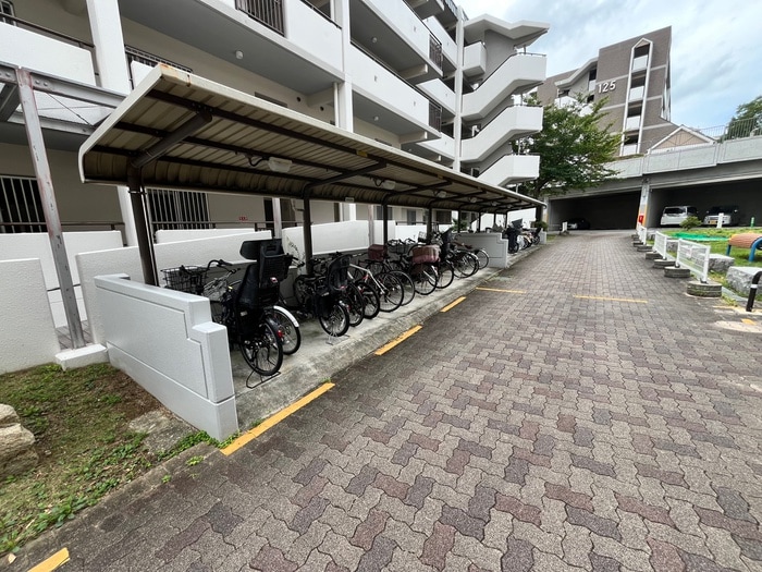 駐輪場 アルビス五月ヶ丘１２８号棟