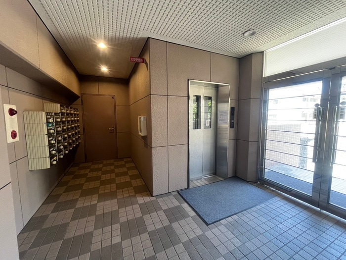 エントランス部分 エクシアパーム弐番館