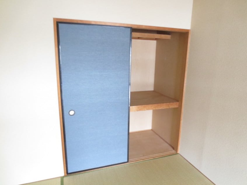 収納 エクシアパーム弐番館