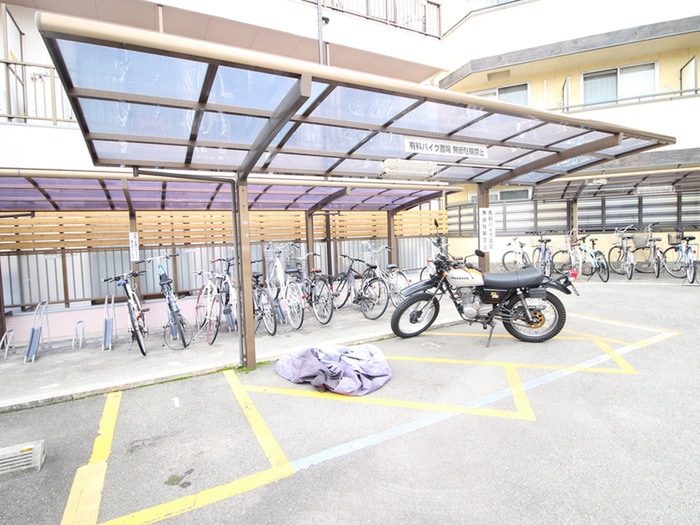 バイク置き場 メゾン・ユングフラウ・ヨッホ