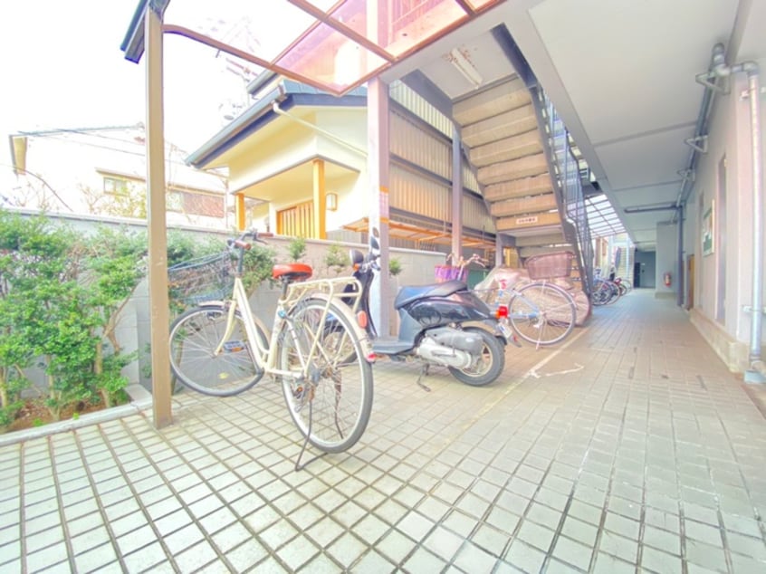 バイク置き場 ラ・ミレ－ネ