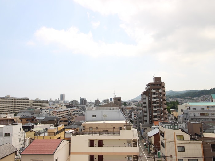 室内からの展望 ラ・ウェゾン板宿