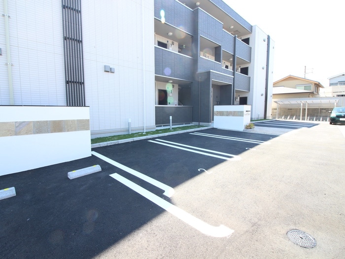 駐車場 Shine soleil（ｼｬｲﾝｿﾚｲﾕ）