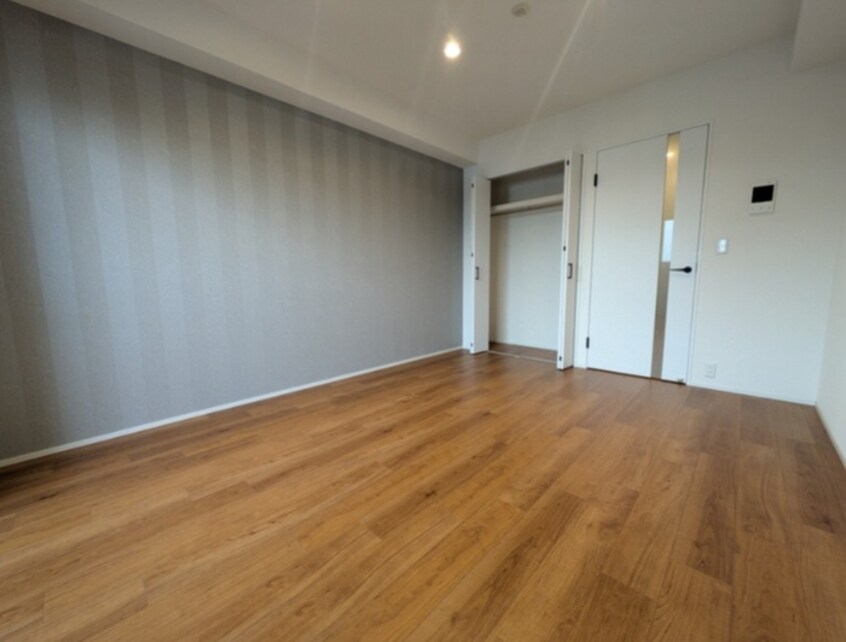 居室 MAIN STAGE The Base Front