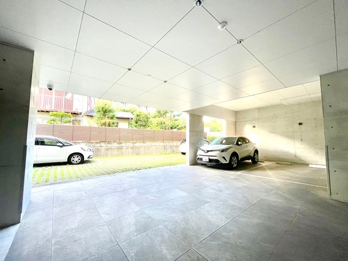 駐車場 MAIN STAGE The Base Front