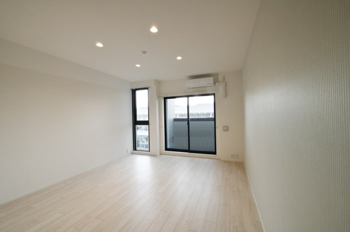 居室 MAIN STAGE The Base Front