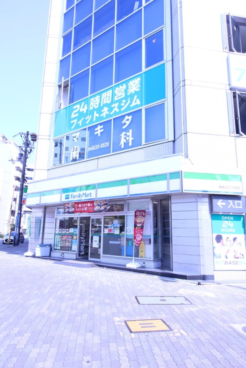 ファミリーマート南堀江三丁目店(コンビニ)まで131m S-RESIDENCE西長堀