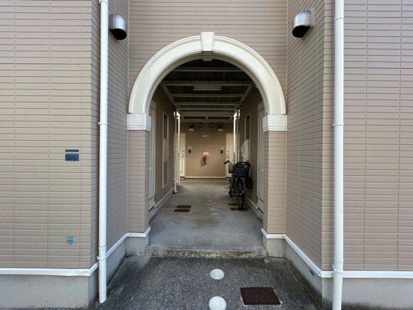 エントランス部分 シャルマン前原