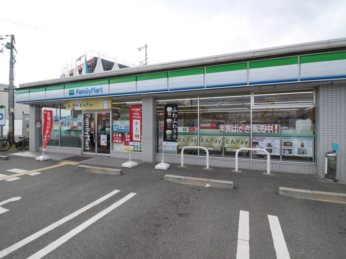 ファミリーマート(コンビニ)まで400m サザンクロス　ｅａｓｔ