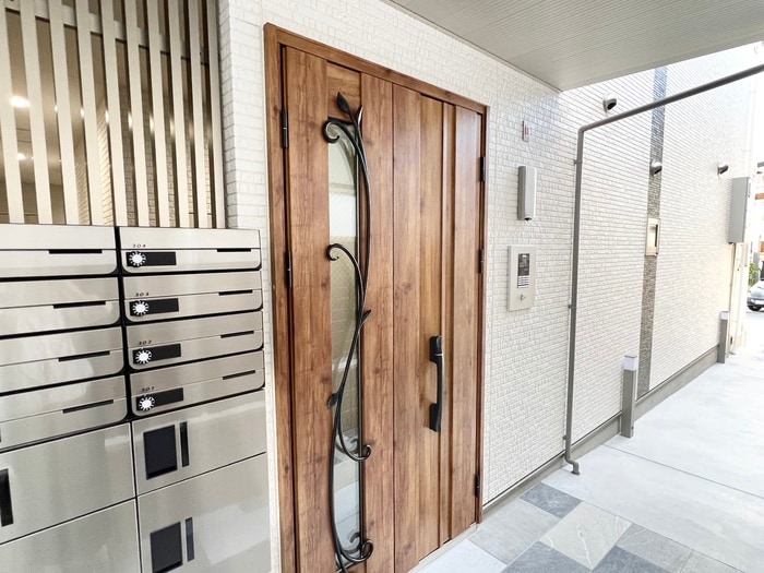 エントランス部分 ピレーネ諸福