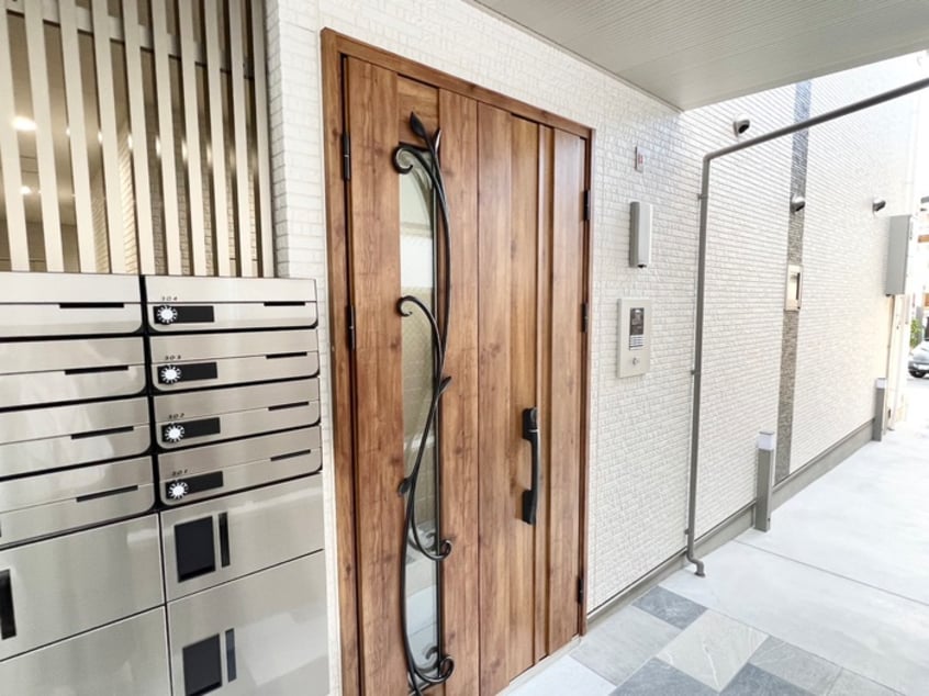 エントランス部分 ピレーネ諸福