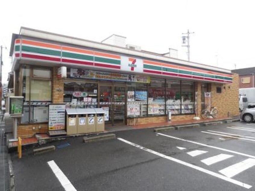 セブンイレブン(コンビニ)まで300m ピレーネ諸福