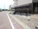 駐輪場 メゾンジュネス