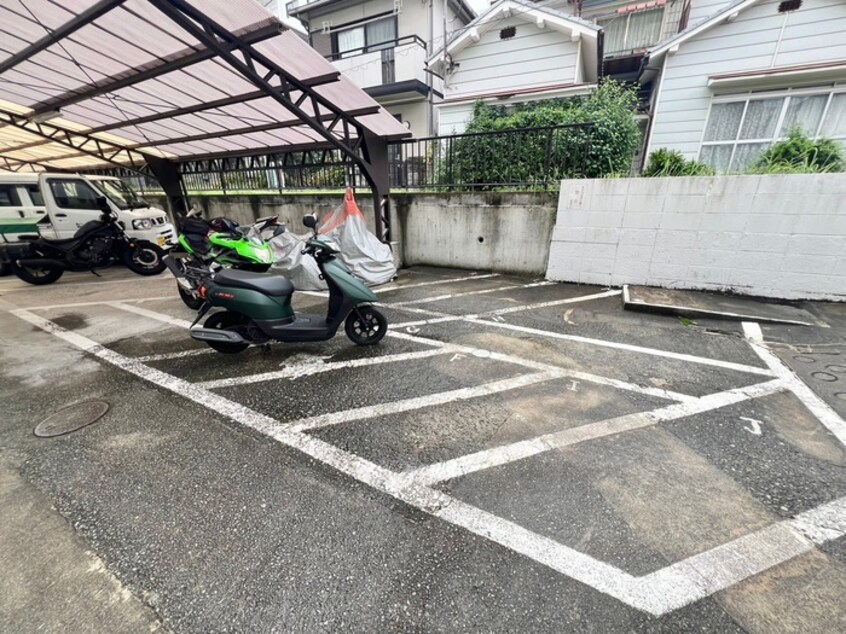 バイク置き場 三富王子マンション