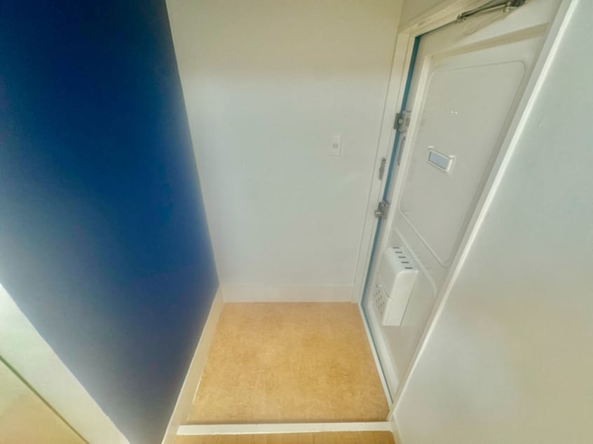 玄関 三富王子マンション