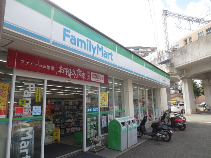 ファミリーマート(コンビニ)まで230m フジパレス西桜木町