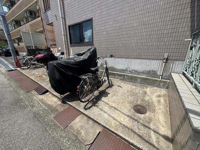 駐輪場 ロイヤルコート山本通