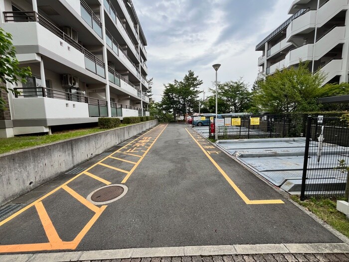 駐車場 アルビス五月ヶ丘１０２号棟