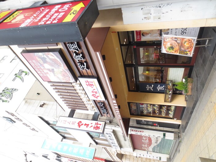 飲食店(その他飲食（ファミレスなど）)まで120m 日本橋コゥジィアパートメント