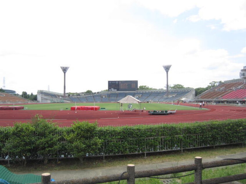 西京極総合運動公園(公園)まで350m シャンブル