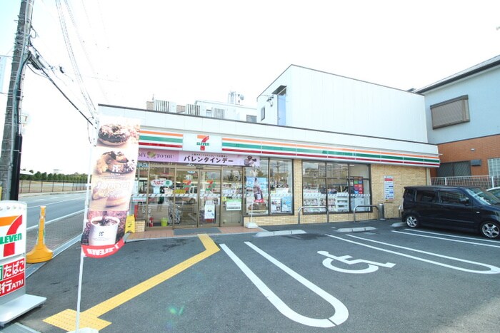 セブンイレブン枚方北山1丁目店(コンビニ)まで142m 北山ロイヤルハイツ