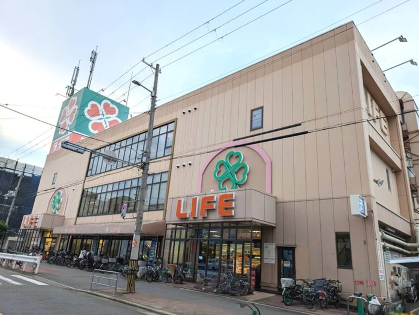 ライフ(スーパー)まで804m 東洋プラザ泉尾