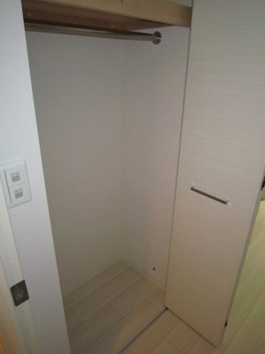 収納 ﾌﾟﾚｻﾝｽ堺筋本町ﾌｨﾘｱ(906)