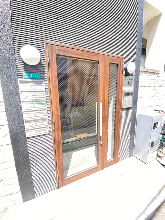 エントランス部分 シャトル光