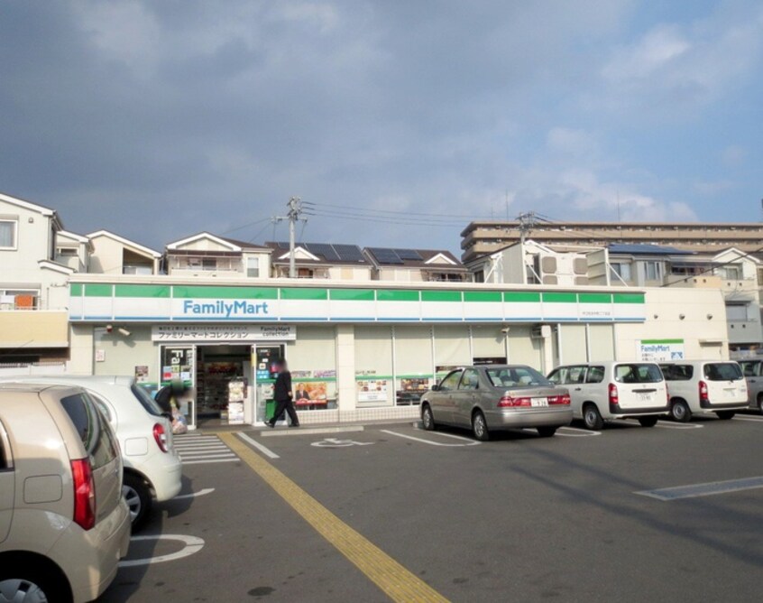 ファミリマ－ト佐太中町２丁目店(コンビニ)まで230m フジパレス大日Ⅰ番館