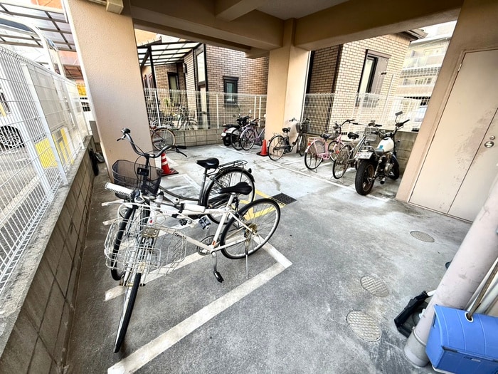 駐輪場 ボナールＩＺＵＭＩ