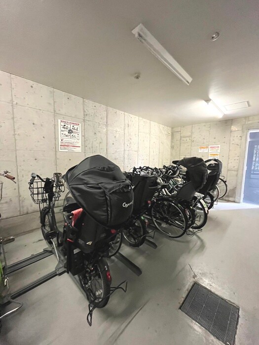 駐輪場 Serendipity上本町